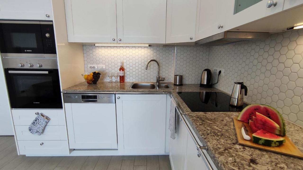 Nautilus Apartment Premium Sarandë エクステリア 写真